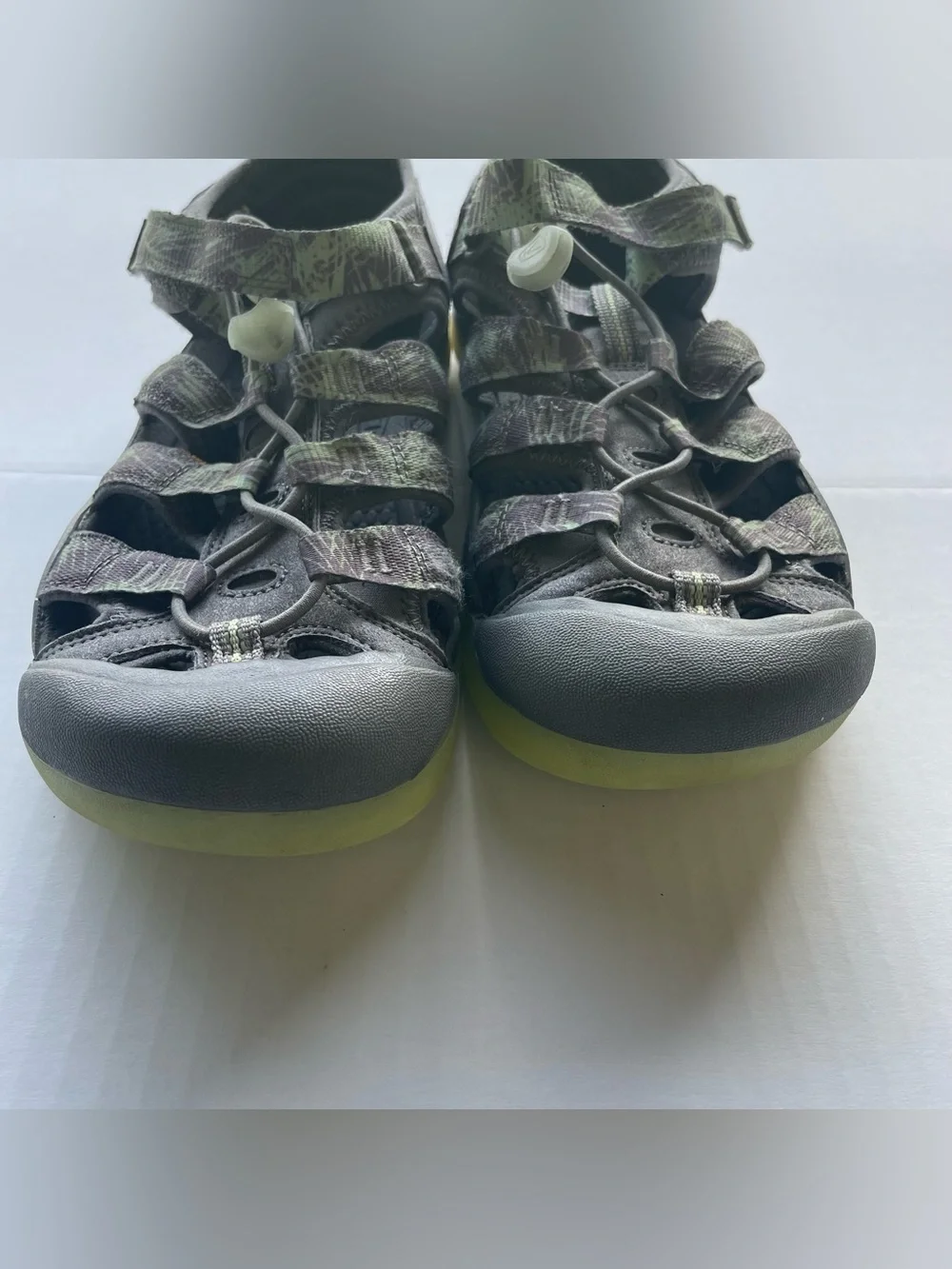 KEEN Newport H2 Grey Sandals Youth 7 / Fits Adult Women Size 8.5 9